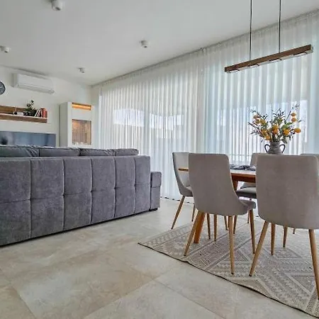 Prázdninový dům Sea House 1 *