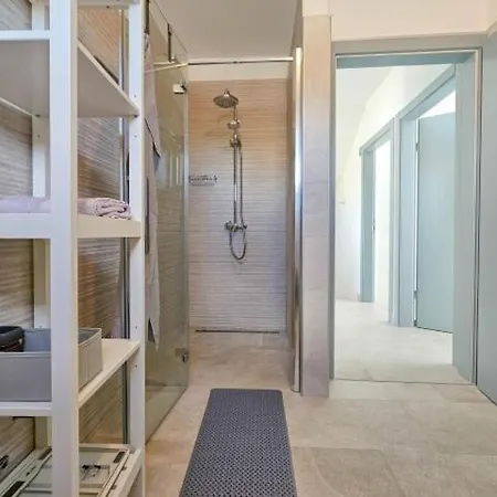 Sea House 1 *